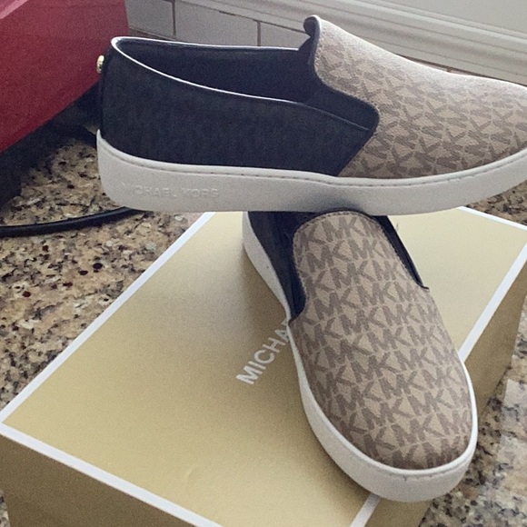 NWT Michael Kors slip ons 7 M Keaton slip on brown & Black - Picture 8 of 8